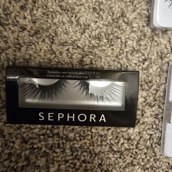 False eye lashes 10- Pairs - Picture 3 of 4